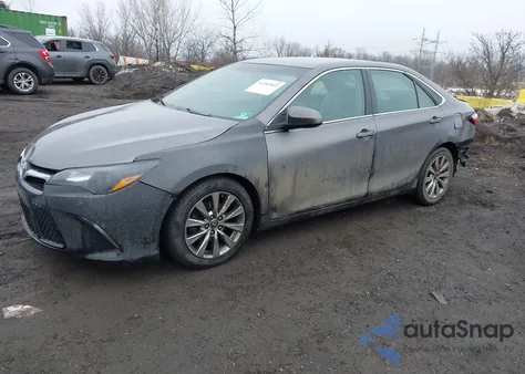 2016 Toyota Camry Hybrid Le z USA, uszkodzony, nr VIN 4T1BD1FK1GU183791